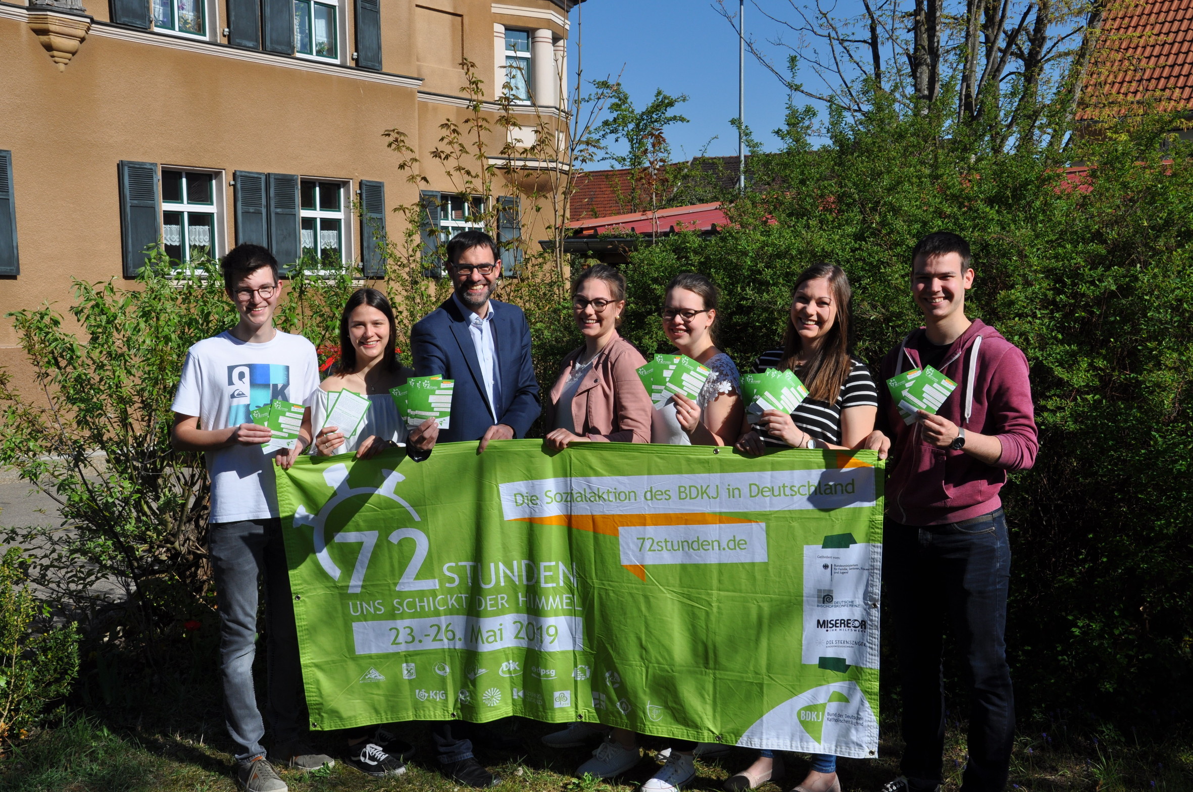 Stellten Roths Bürgermeister Ralph Edelhäußer die Aktion vor: Niklas Haarmann, Louisa Reißmann, Alessandra Beck, Sonja Wolf, Stefanie Beck und Daniel Dobler (von links).