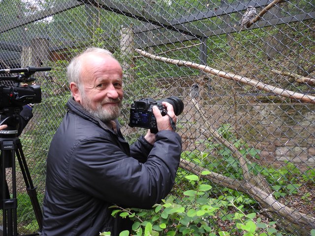 Dr. Helmut Mägdefrau ist stellvertretender Tiergartendirektor in Nürnberg und berichtete über die Zuchterfolge bei den Sperbereulen (Bild) und den Uralkäuzen. Außerdem dokumentiert er mit seiner Kamera alle wichtigen Ereignisse im Tiergarten.  | Foto: Nicole Fuchsbauer
