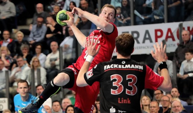 (Jocki_Foto, Erlangen) – Jonas Link (links) hier im direkten Duell gegen seinen Bruder Nikolai