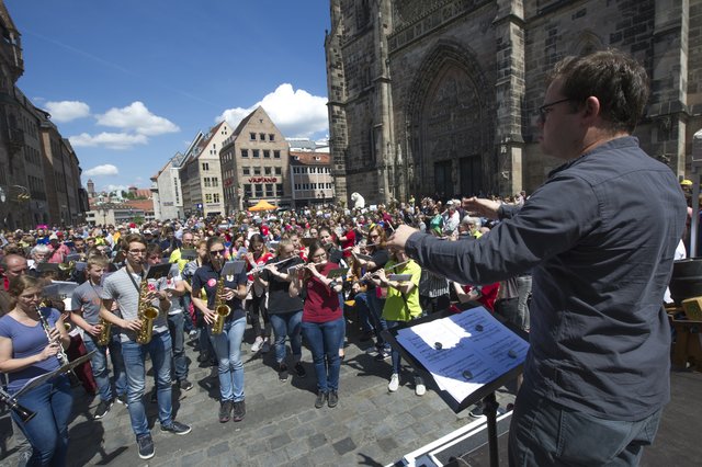 Flashmob für die Gluck-Festspiele mitten in der Nürnberger City.  | Foto: Jutta Missbach