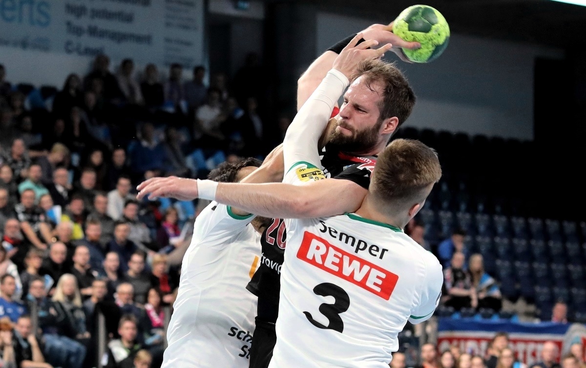 (Jocki_Foto, Erlangen) HC Erlangen - Nico Büdel (am Ball): starke Leistung gegen Leipzig
