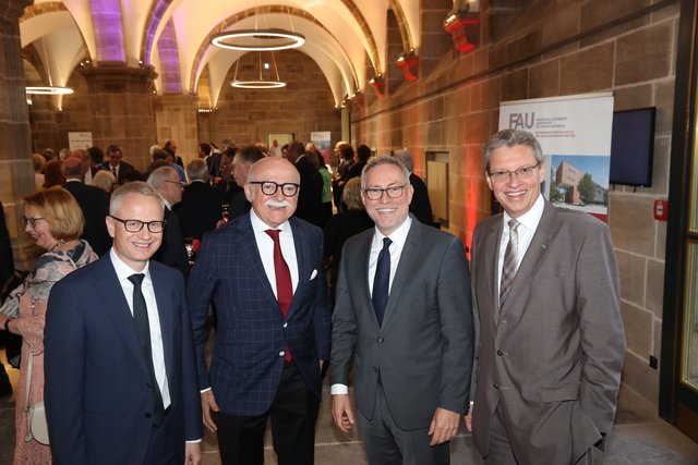 Dr. Michael Kläver, Stellvertretendes Vorstandsmitglied der Sparkasse Nürnberg, Unternehmer Gerd Schmelzer, IHK-Hauptgeschäftsführer Markus Lötzsch und Dr. Roland Fleck (v.l.), CEO MesseNürnberg Group. | Foto: John R. Braun