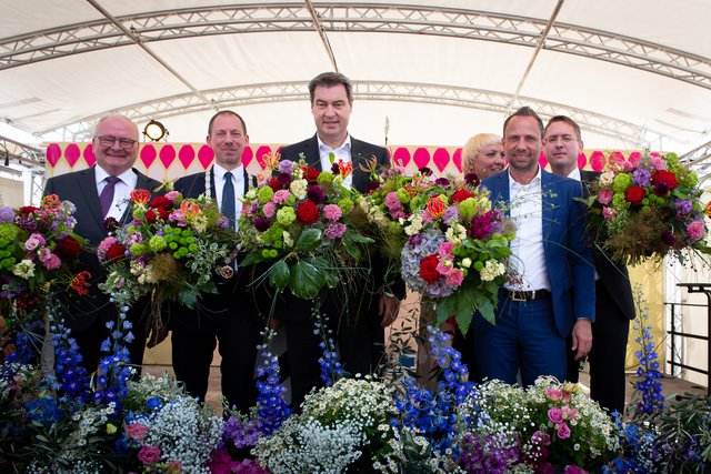 Roland Albert, Vorsitzender der Landesgartenschau GmbH, 1. Bürgermeister von Wassertrüdingen Stefan Ultsch, Ministerpräsident Dr. Markus Söder, Bundestagsvizepräsidentin Claudia Roth, Umweltminister Thorsten Glauber und der Landrat des Landkreises Ansbach Dr. Jürgen Ludwig (v.l.).  | Foto:  Beatrix Getze