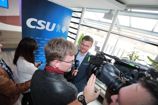 Marcus König nach der Bekanntgabe seiner OB-Kandidatur. | Foto: Udo Dreier