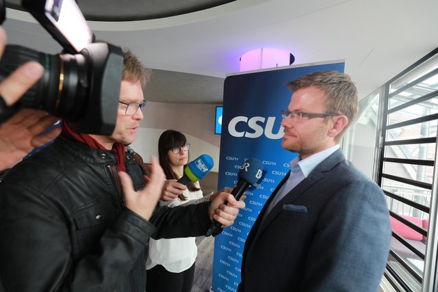 Marcus König nach der Bekanntgabe seiner OB-Kandidatur. | Foto: Udo Dreier
