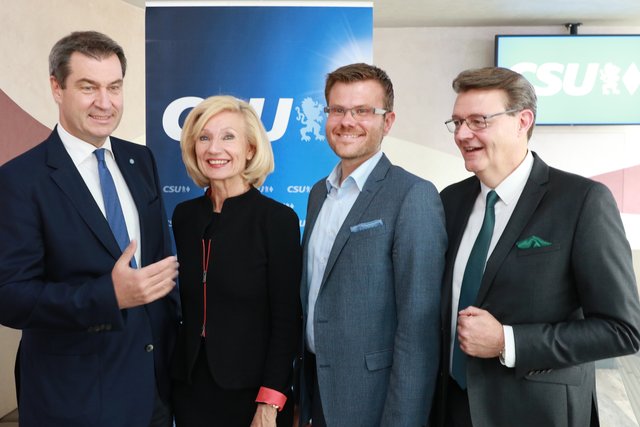 Ministerpräsident Dr. Markus Söder (l.) und CSU-Bezirksvorsitzender Michael Frieser (r.) stellten den OB-Kandidaten Marcus König und die Kandidatin für den Bürgermeisterposten Prof. Dr. Julia Lehner vor.  | Foto: Udo Dreier