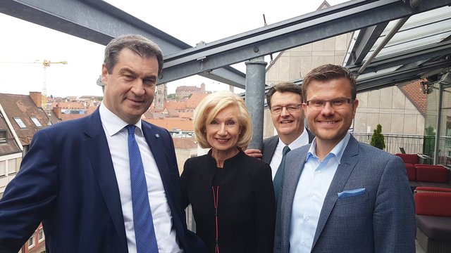 Ministerpräsident Dr. Markus Söder (l.) und CSU-Bezirksvorsitzender Michael Frieser (2.v.r.) gaben bekannt, dass CSU-Fraktionsvorsitzender Marcus König (r.) als Oberbürgermeister-Kandidat und Kulturreferentin Prof. Dr. Julia Lehner als Bürgermeisterin jeweils einstimmig von der Stadtratsfraktion vorgeschlagen und vom Bezirksvorstand angenommen wurden.  | Foto: Udo Dreier