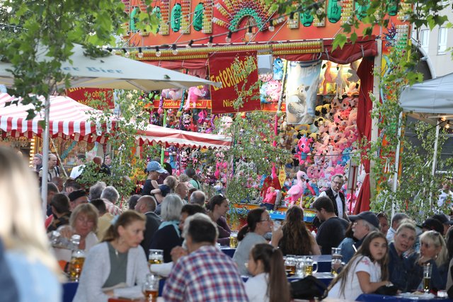 Die Kirchweih in Schweinau läuft noch bis zum 3. Juni 2019.  | Foto: Udo Dreier