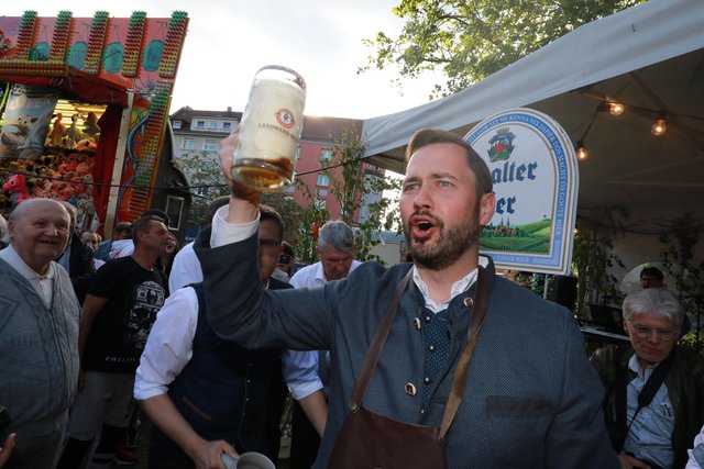 Kirchweih Eröffnung in Schweinau mit MdL Jochen Kohler.  | Foto: Udo Dreier
