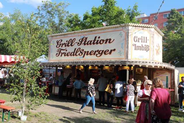 Die Kirchweih in Schweinau läuft noch bis zum 3. Juni 2019.  | Foto: Udo Dreier