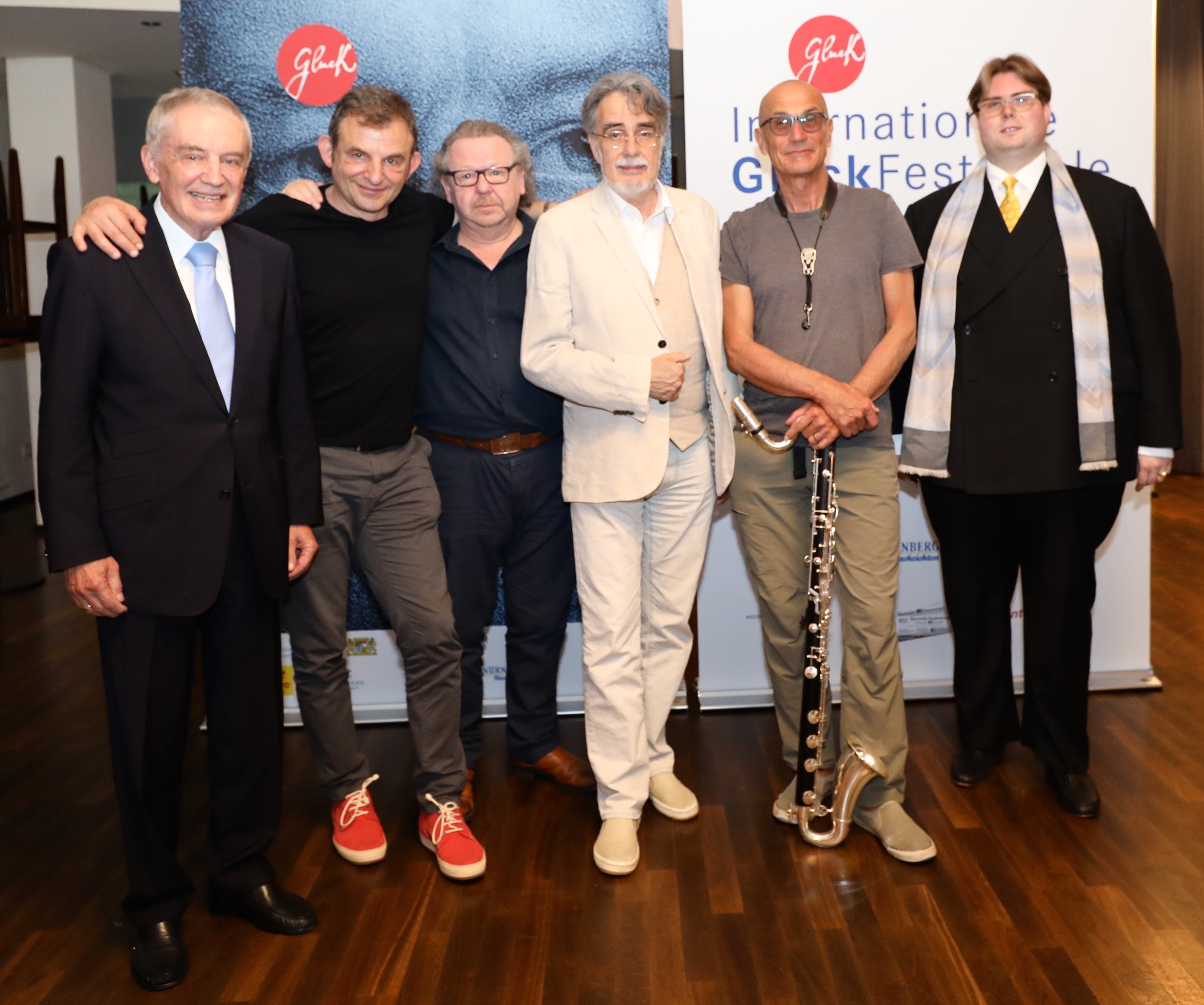 Die internationalen Gluck-Festspiele gehen neue Wege (v.l.): Gluck-Festspiel-Initiator und Unterstützer Hans-Peter Schmidt, Schauspieler Dominique Horwitz, Tafelhalle-Chef/Direktor des KunstKulturQuartiers Michael Bader, Festspiel-Intendant Rainer Mennicken, Musiker Norbert Nagel und der Aufsichtsratsvorsitzende der Internationalen Gluck-Opern-Festspiele Martin R. Handschuh.