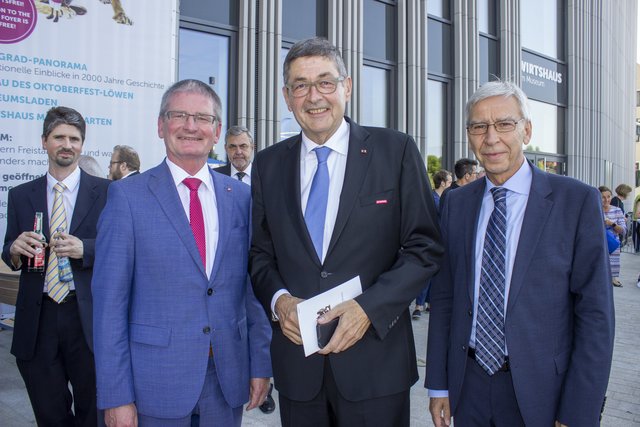 Dieter Damminger, Dr. Georg Haber und Professor Dr. Udo Hebel (v.li.) bei der Eröffnung. | Foto: Mario Hahn