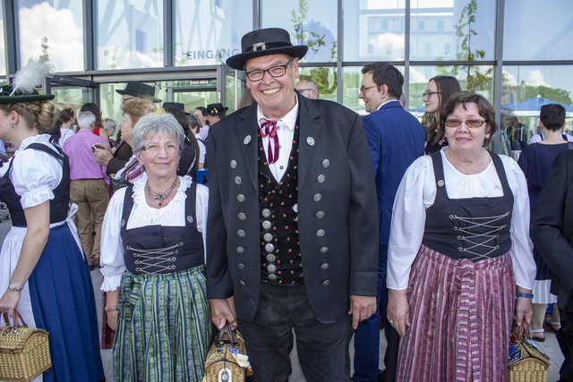 Zünftig: Gäste bei der Eröffnung des Museum der Bayerischen Geschichte.  | Foto: Mario Hahn