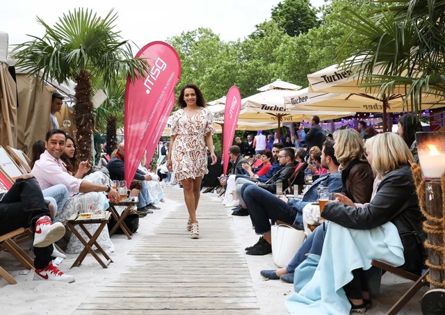 Modenschau am Stadtstrand Nürnberg.  | Foto: © Nicole Fuchsbauer