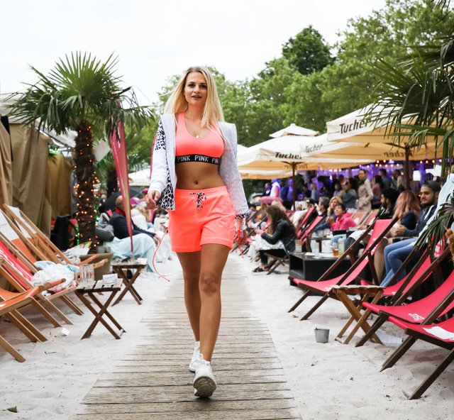 Modenschau am Stadtstrand Nürnberg.  | Foto: © Nicole Fuchsbauer