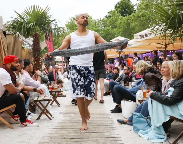 Modenschau am Stadtstrand Nürnberg.  | Foto: © Nicole Fuchsbauer
