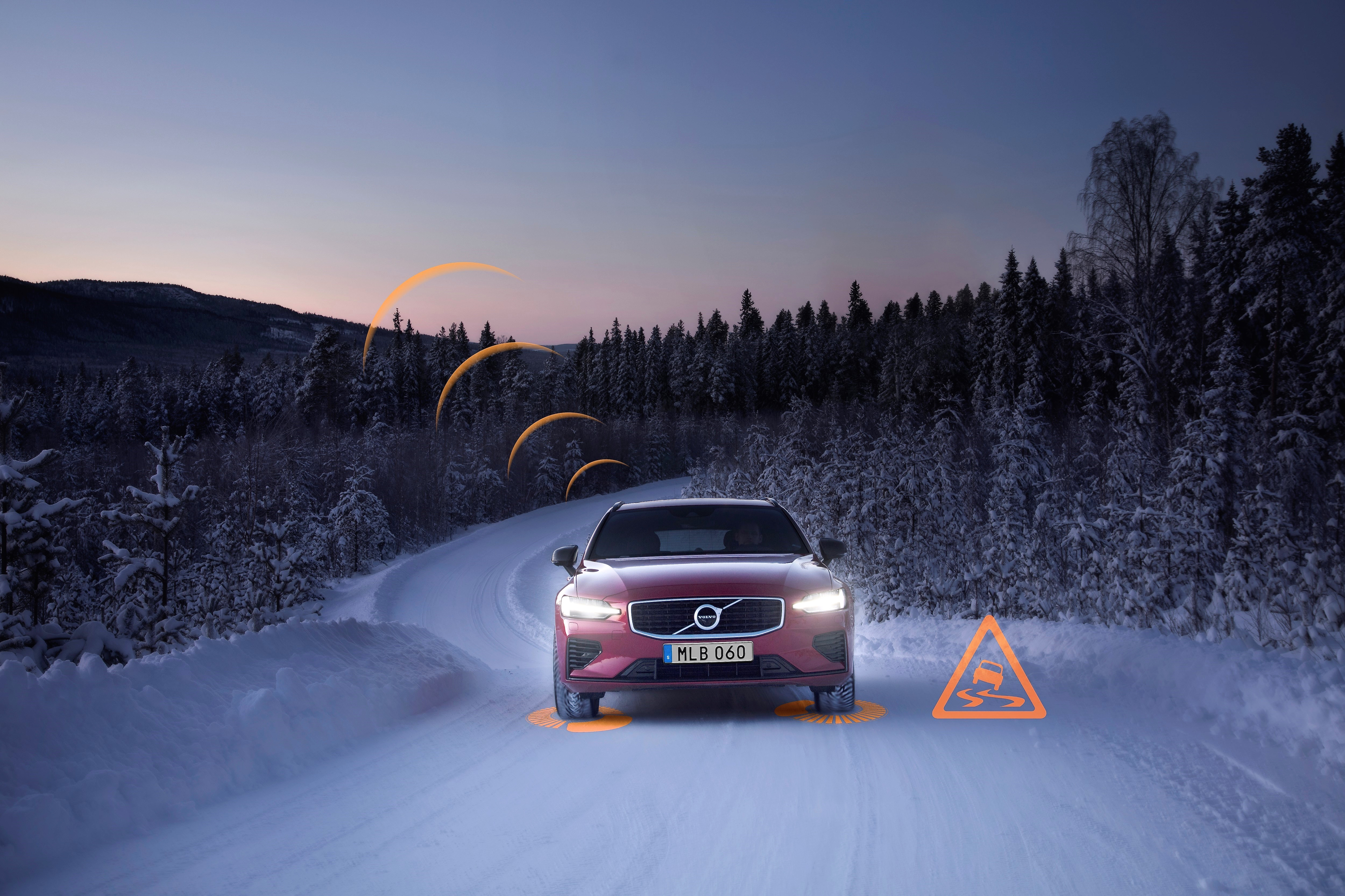 Demonstration des Assistenzsystems „Slippery Road Alert“ im Volvo V60.
Foto: Auto-Medienportal.Net/Volvo