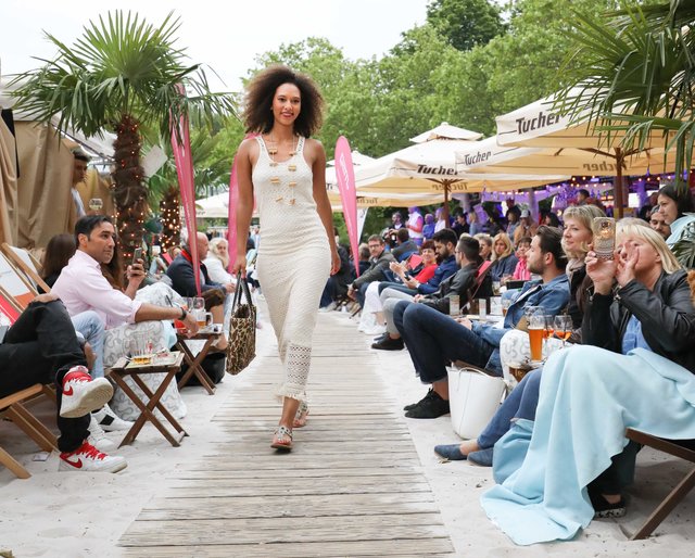Modenschau am Stadtstrand Nürnberg.  | Foto: © Nicole Fuchsbauer