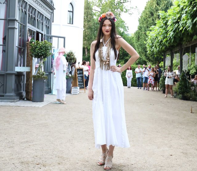 Ibiza-Fashionshow im DORMERO Schlosshotel Reichenschwand. Auf dem Bild die amtierende Miss Beauty der Miss Franken Classic Lena Meier.  | Foto: © Nicole Fuchsbauer