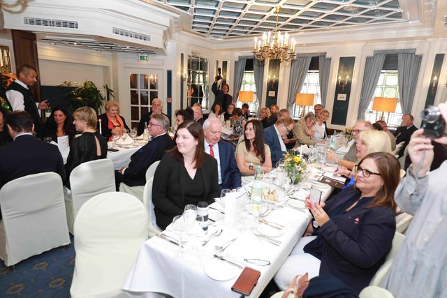 Dominic Armbrüster lud Promis und Presse jetzt zur Feier der Fertigstellung ihres Geschäfts ins Hotel Maritim ein. | Foto: Udo Dreier