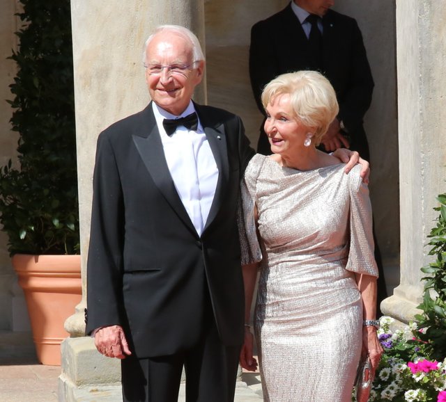 Auf der Gästeliste: Ministerpräsident a.D. Dr. Edmund Stoiber mit Gattin Karin. | Foto: Jürgen Friedrich/Melanie Admave