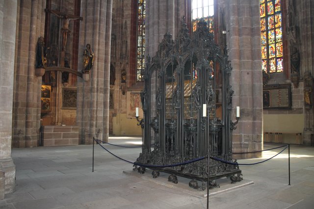 Das Grabmal im Übergang der späten Gotik in die frühe Renaissance wurde am 17. Juli 1519 fertiggestellt. | Foto: © Victor Schlampp