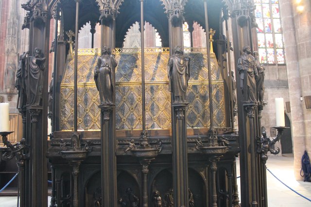Detailansicht des goldenen Sebaldusschreins, der am 20. Juli geöffnet wird. | Foto: © Victor Schlampp