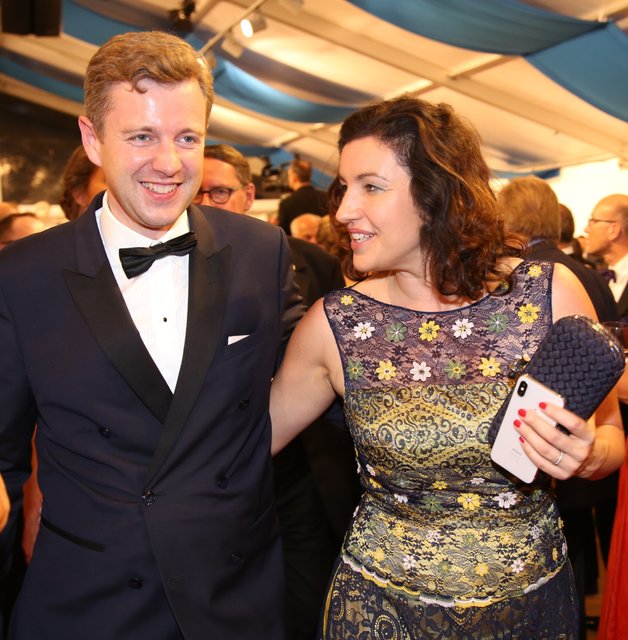 Auch wieder dabei: Staatsministerin für Digitalisierung Dorothee Bär und Ehemann Oliver. | Foto: Jürgen Friedrich/Melanie Admave