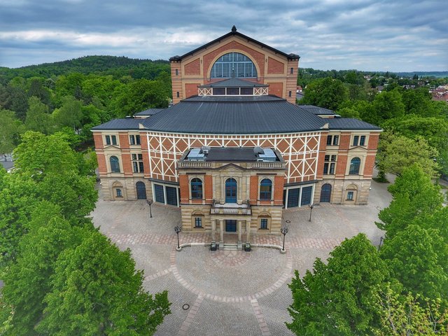Schauplatz der Premiere: das weltberühmte Bayreuther Festspielhaus.