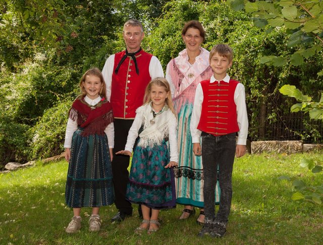 Auf das Annafest freut sich die ganze Familie – eine gute Gelegenheit, die eigene fränkische Tracht auszuführen.