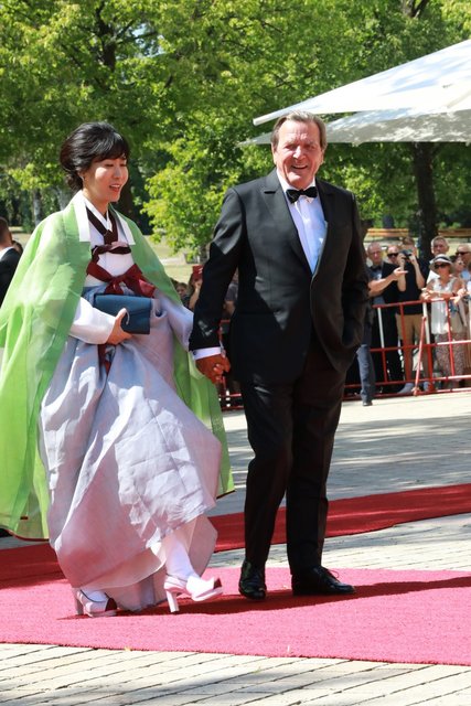 Altbundeskanzler Gerhard Schröder (SPD) mit Ehefrau Kim So-yeon