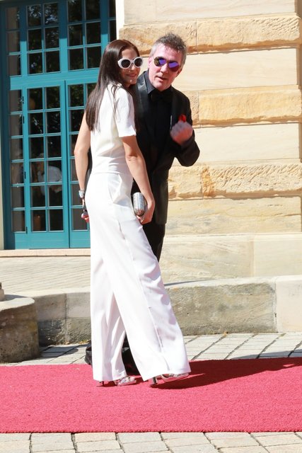 Oscar-Preisträger Klay Schroedel mit Begleitung