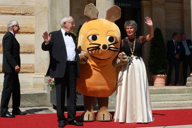 Armin Maiwald und die Maus "Sendung mit der Maus" mit Oberbürgermeisterin Bayreuth, Brigitte Merk-Erbe
