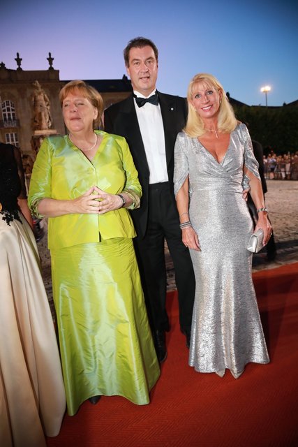 Angela Merkel besucht den Staatsempfang von Dr. Markus Söder!