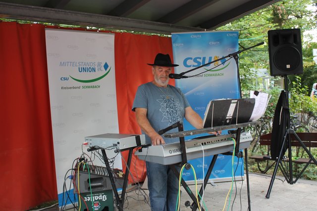Tony Amberger hatte eine tolle Songmischung mitgebracht. Doch die Lautstärke wurde nicht von allen Gästen als angenehm empfunden. | Foto: © Victor Schlampp