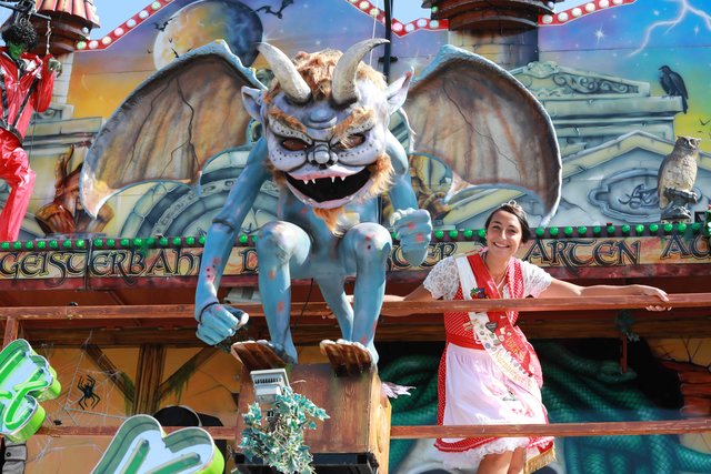 Erster Rundgang am Herbstvolksfest 2019.  | Foto: Udo Dreier