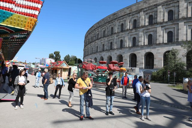 Erster Rundgang am Herbstvolksfest 2019.  | Foto: Udo Dreier