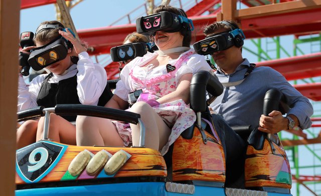 Erster Rundgang am Herbstvolksfest 2019.  | Foto: Udo Dreier