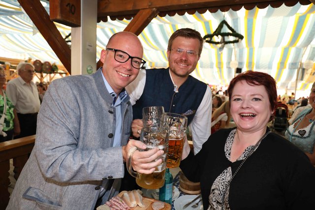Drei auf einen Streich (v.l.): Die Oberbürgermeisterkandidaten Thorsten Brehm (SPD), Marcus König (CSU) und Verena Osgyan (Die Grünen).  | Foto: Udo Dreier
