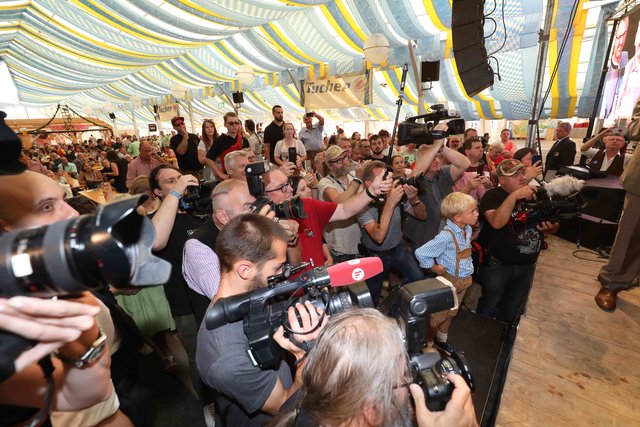Eröffnung des Nürnberger Herbstvolksfestes | Foto: Udo Dreier