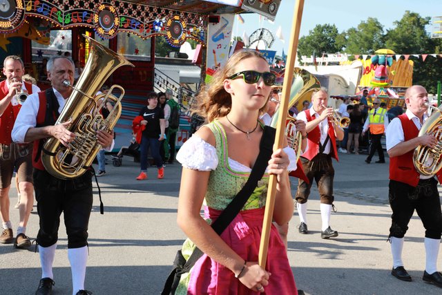 Eröffnung des Nürnberger Herbstvolksfestes. | Foto: Udo Dreier