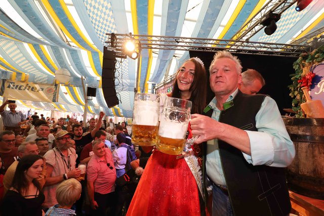 Eröffnung des Nürnberger Herbstvolksfestes. | Foto: Udo Dreier