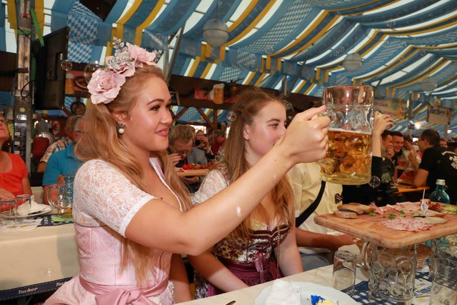 Eröffnung des Nürnberger Herbstvolksfestes. | Foto: Udo Dreier