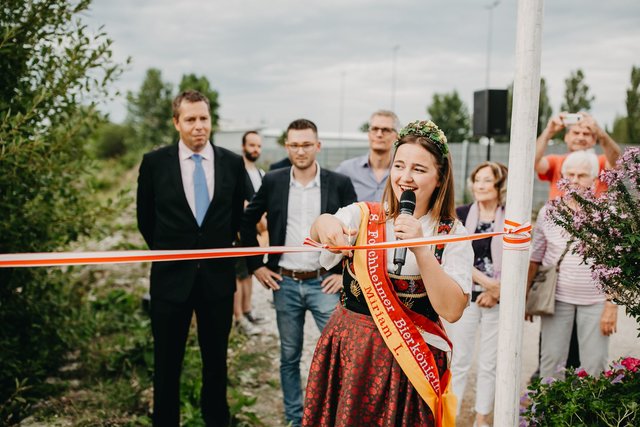 Bierkönigin Miriam I. gibt die neue Anlegestelle frei. Auch eine Bierkeller-Tour steht auf dem Programm der Tourist- Information für die Passagiere der Flusskreuzfahrtschiffe. | Foto: Stadt Forchheim