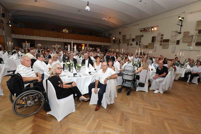 Der Markgrafensaal bot - festlich dekoriert - das stilvolle Ambiente für die Geburtstagsfeier. | Foto: © Udo Dreier