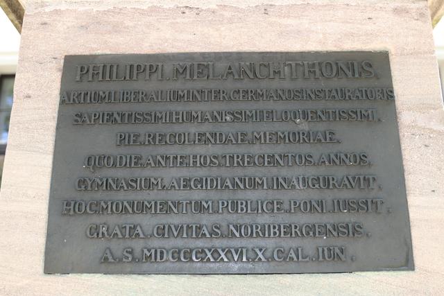Das erste Gymnasium Deutschlands, die von Philipp Melanchthon gegründete „Schola Aegidiana“, stand in Nürnberg, und zwar am Egidienberg direkt neben der Egidienkirche.