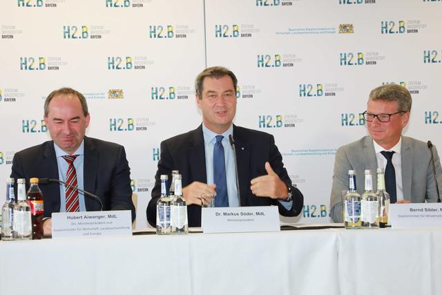 Gründung des Zentrums Wasserstoff.Bayern (H2.B) in Nürnberg.  | Foto: Udo Dreier