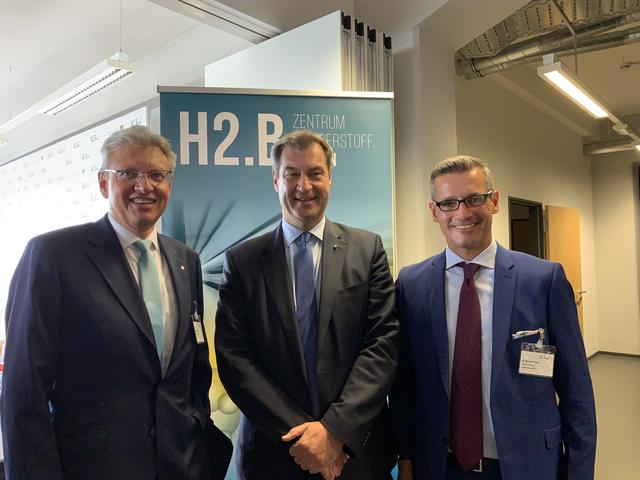 Dr. Roland Fleck (Geschäftsführer Nürnberg Messe), Dr. Markus Söder (Bayerischer Ministerpräsident) und Dr. Michael Fraas (Wirtschaftsreferent Nürnberg).  | Foto: Sylvia Kuttruff / Stadt Nürnberg