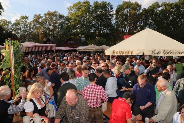 Eröffnung 49. Nürnberger Altstadtfest.  | Foto: John R. Braun