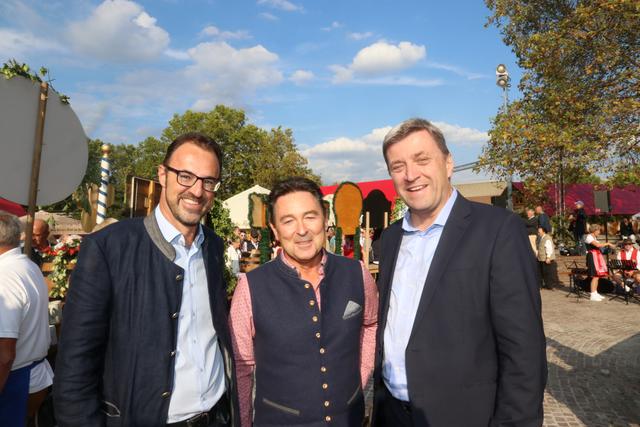 Tucher Geschäftsführer Heinz Christ (r.) und Tucher Gastronomiedirektor Jörg Träger (l.) mit Udo Weingart, 1. Bürgermeister Spalt und Geschäftsführer Stadtbrauerei Spalt. | Foto: John R. Braun